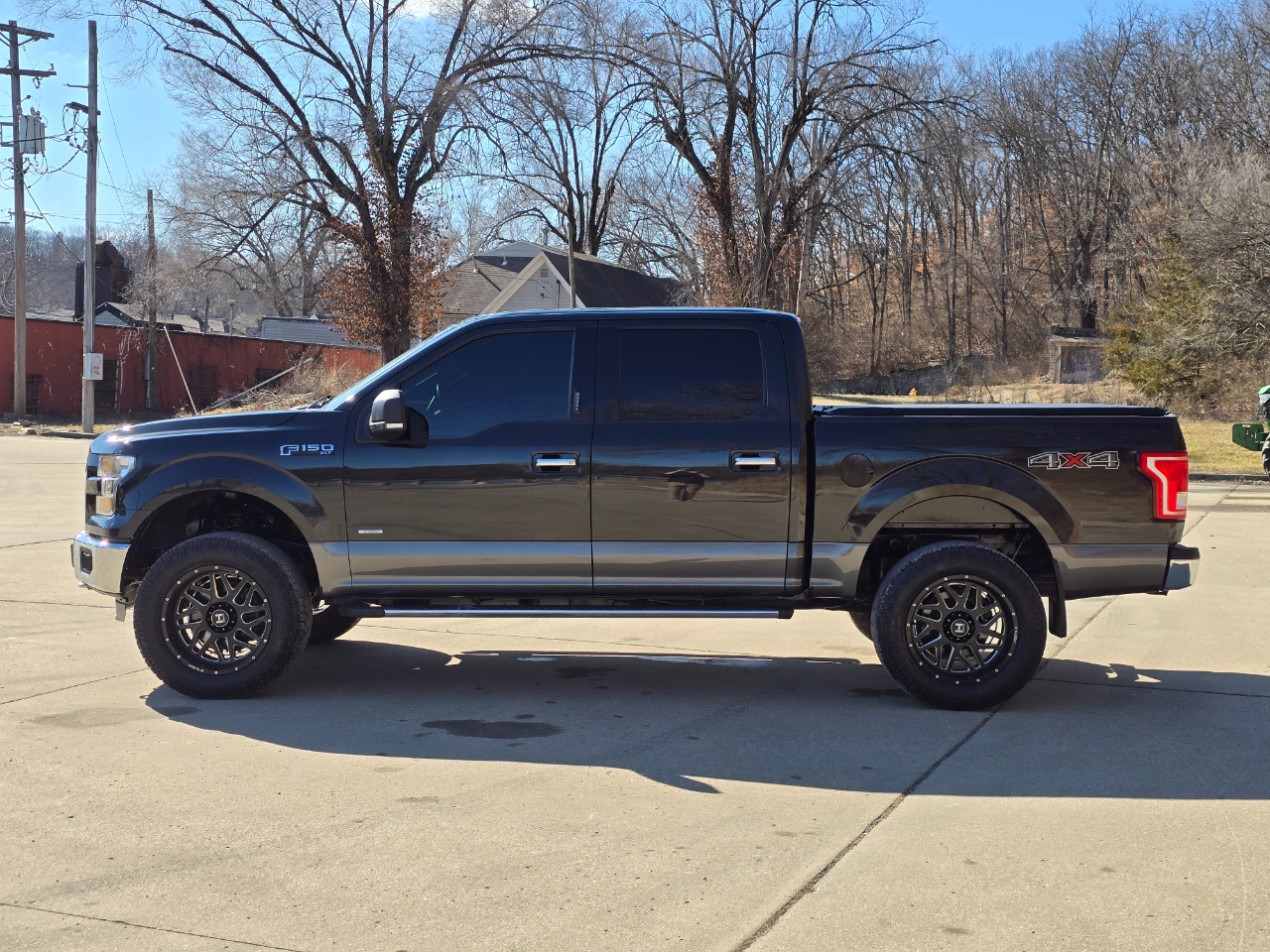 Ford F-150 XLT SuperCrew 5.5-ft. Bed 4WD 2015