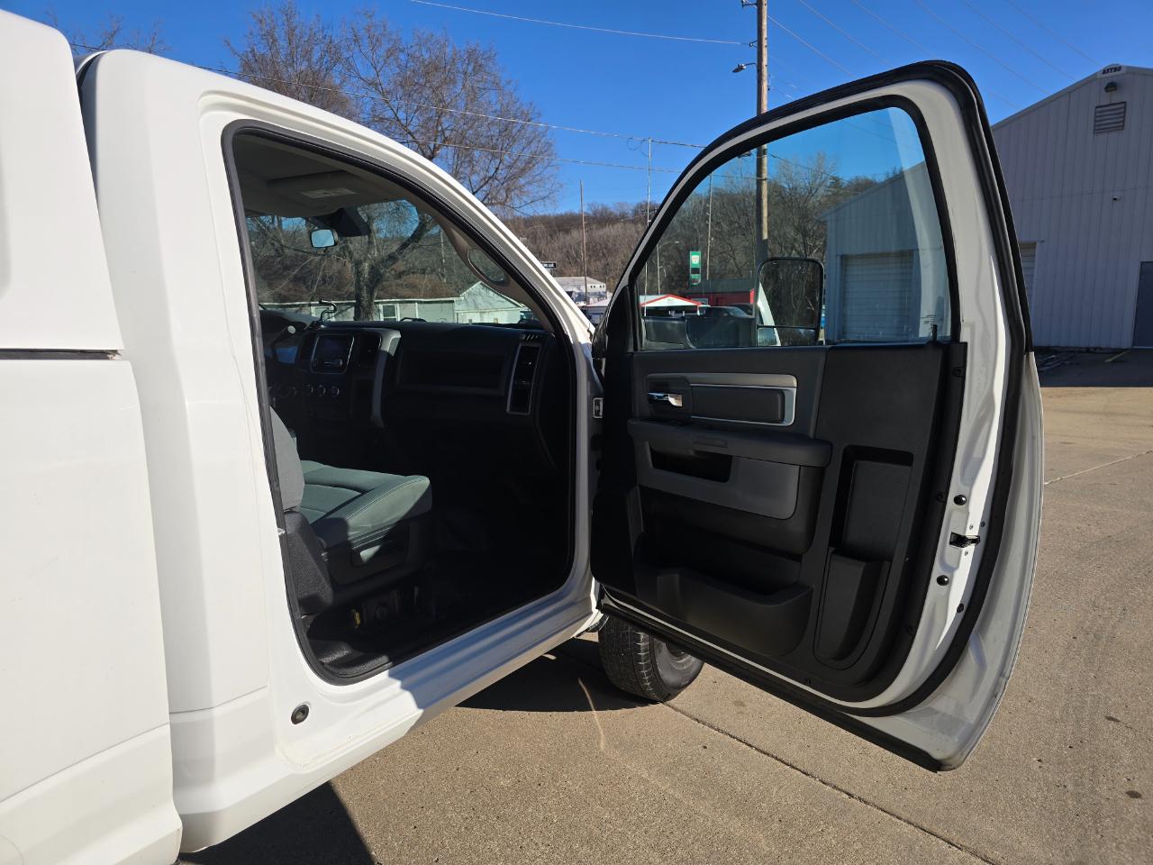 RAM 3500 Regular Cab 4WD DRW 2013