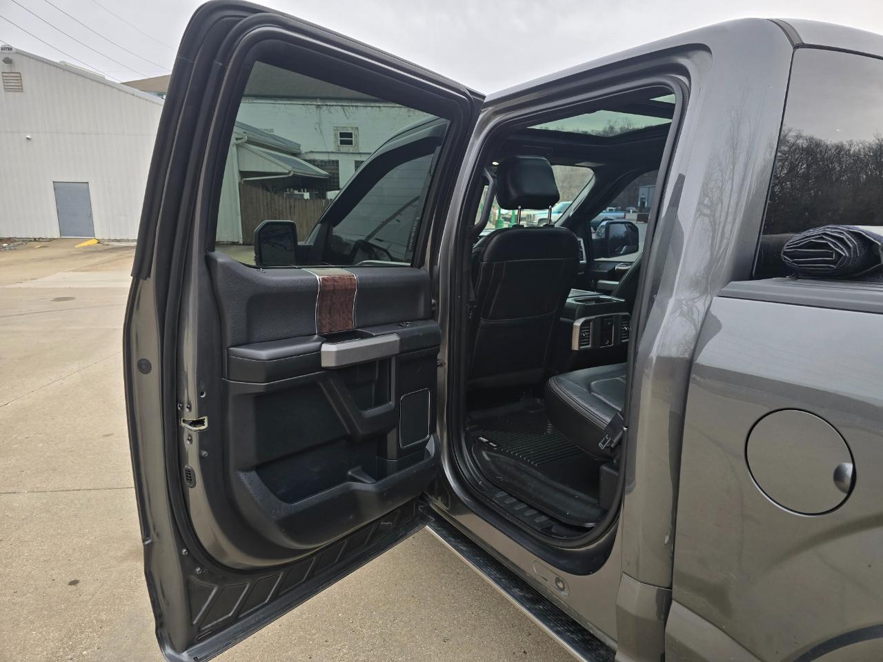 Ford F-150 Platinum 4WD SuperCrew 5.5' Box 2015