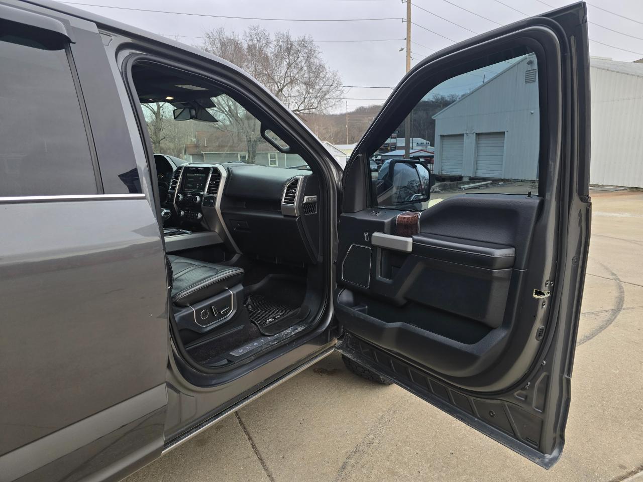 Ford F-150 Platinum 4WD SuperCrew 5.5' Box 2015