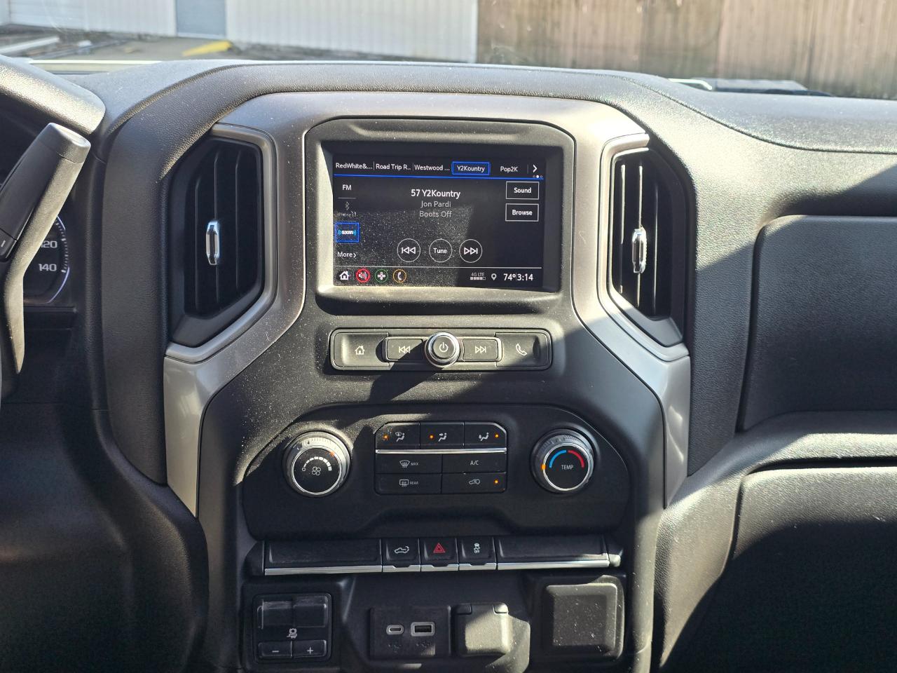 Chevrolet Silverado 2500HD Custom Crew Cab Short Box 4WD 2023