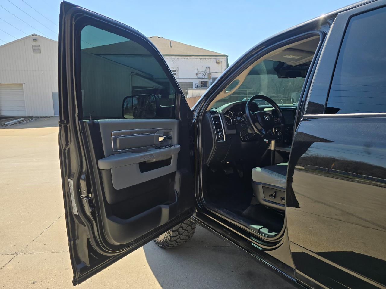 RAM 1500 Big Horn Crew Cab 4WD 2017