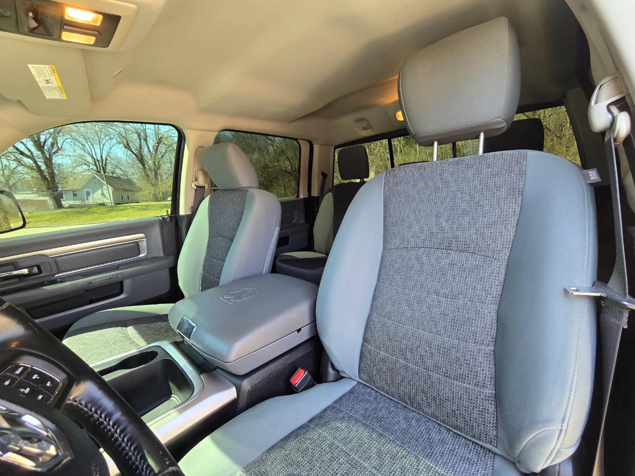 RAM 1500 Big Horn Crew Cab 4WD 2017