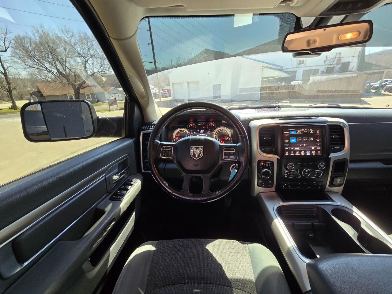 RAM 1500 Big Horn Crew Cab 4WD 2017