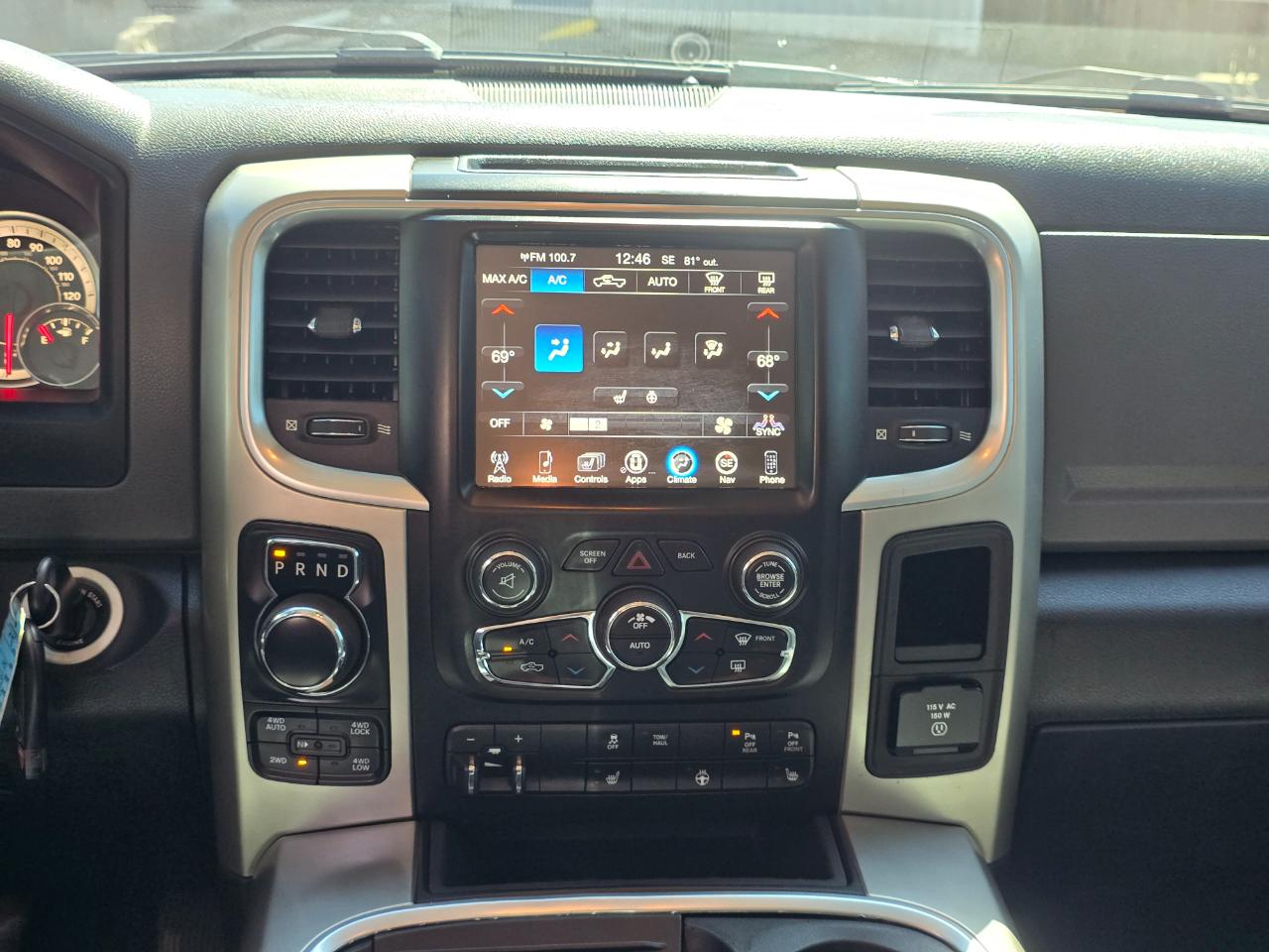 RAM 1500 Big Horn Crew Cab 4WD 2017