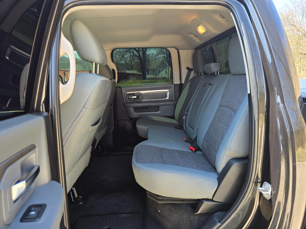 RAM 1500 Big Horn Crew Cab 4WD 2017