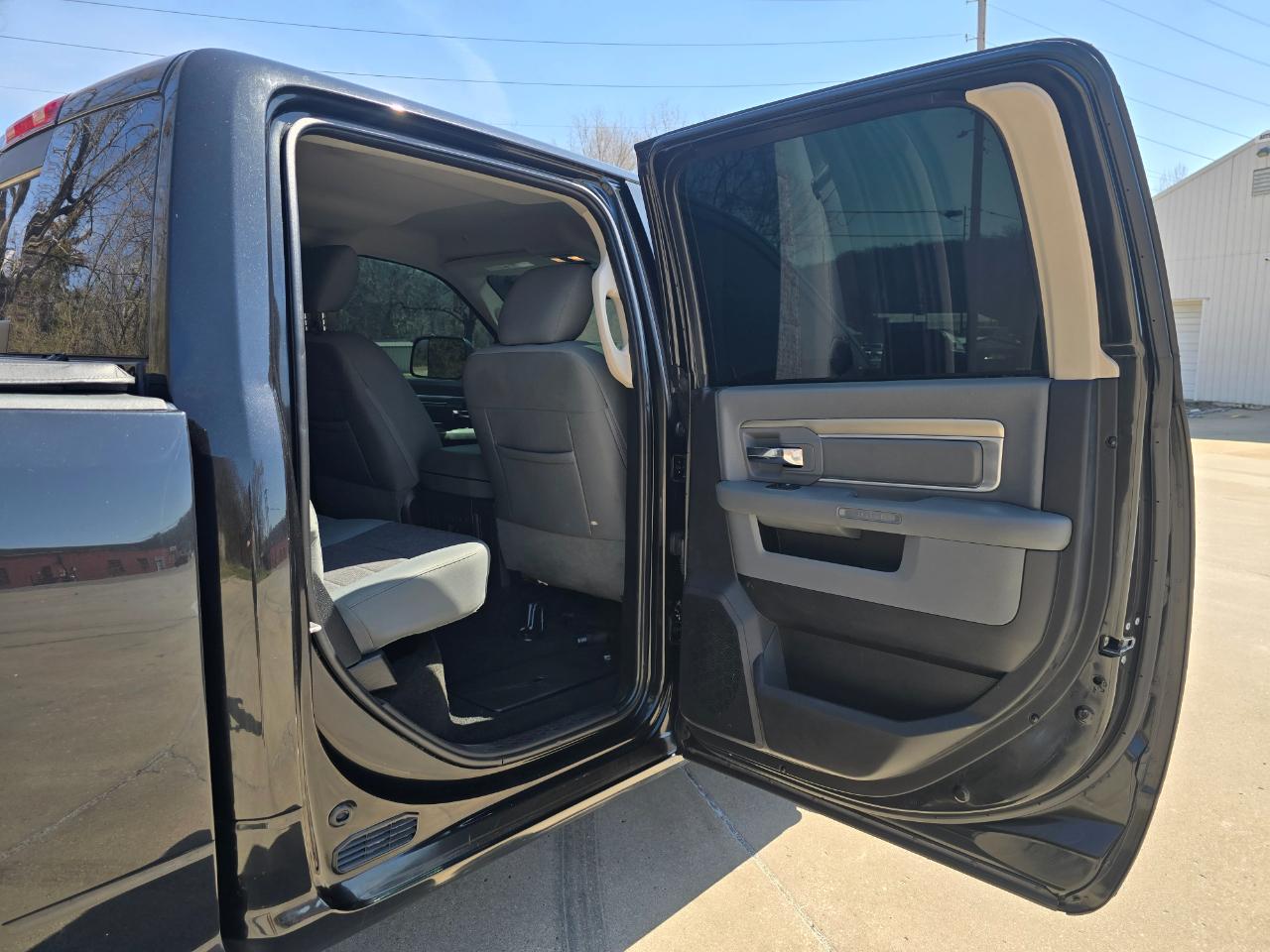 RAM 1500 Big Horn Crew Cab 4WD 2017