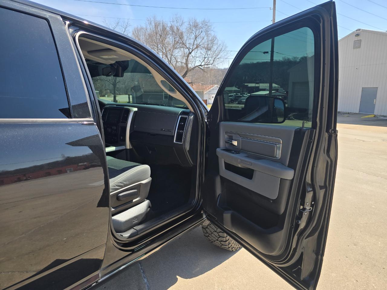 RAM 1500 Big Horn Crew Cab 4WD 2017