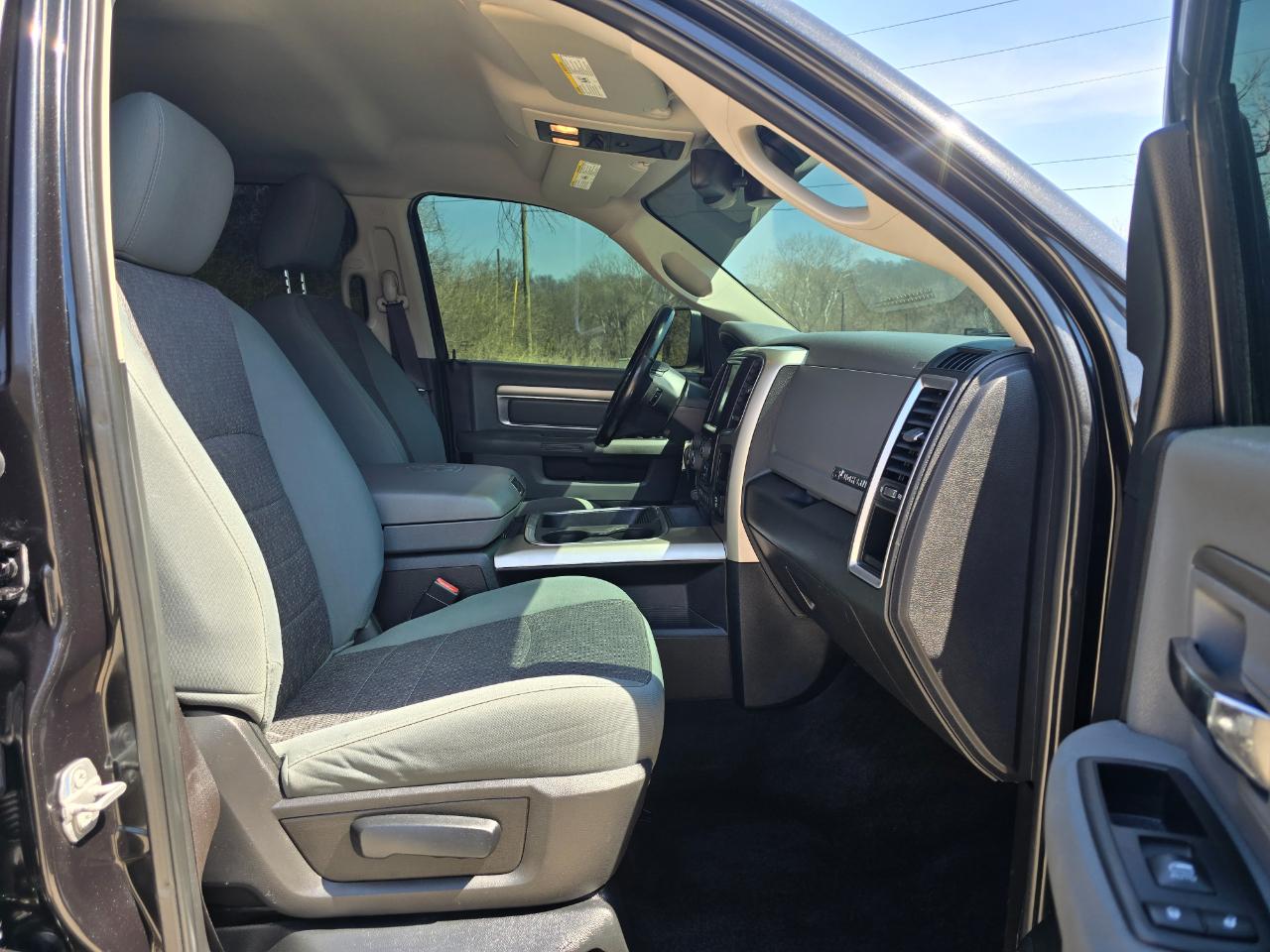 RAM 1500 Big Horn Crew Cab 4WD 2017