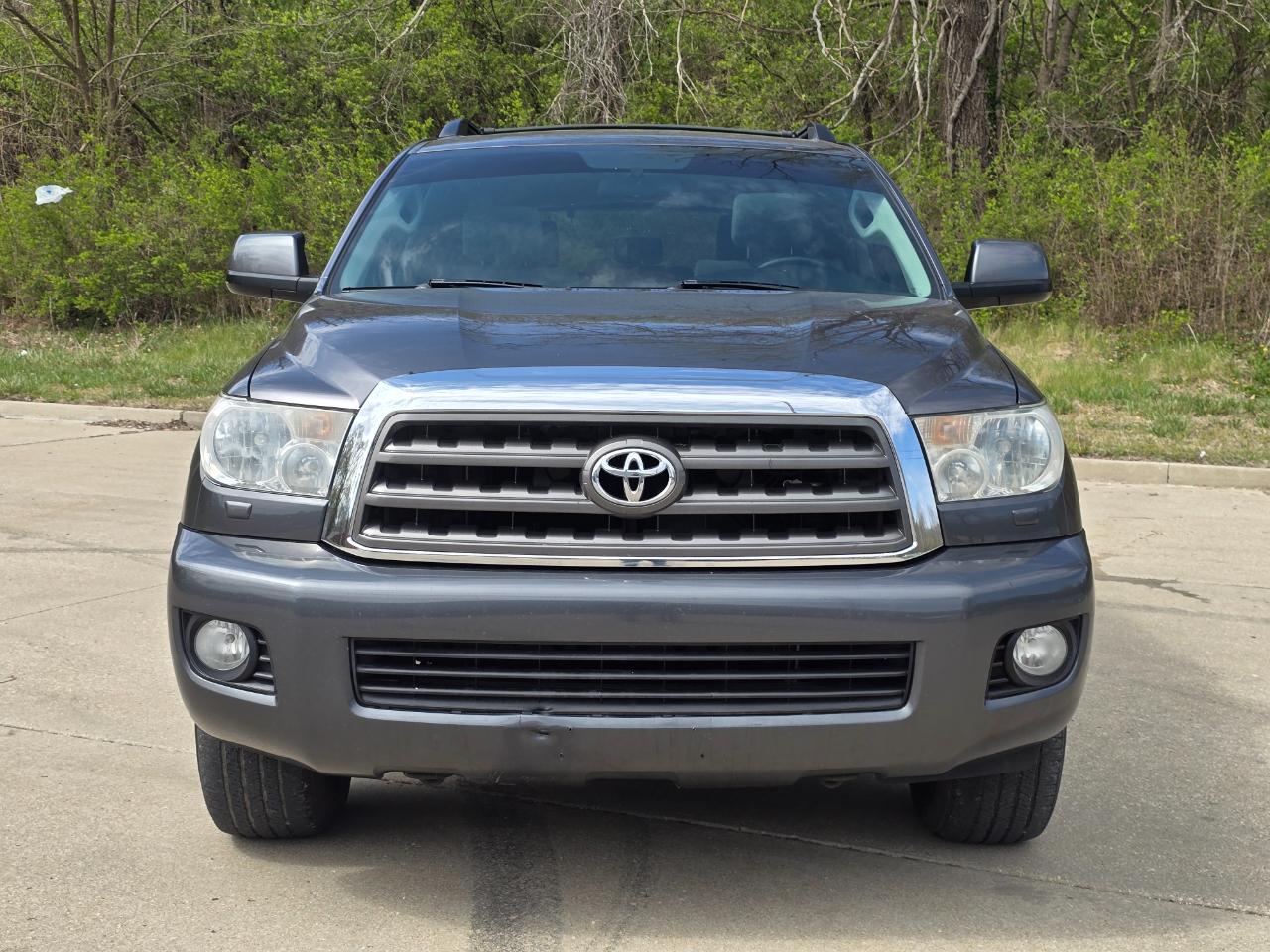 Toyota Sequoia SR5 5.7L 4WD 2016