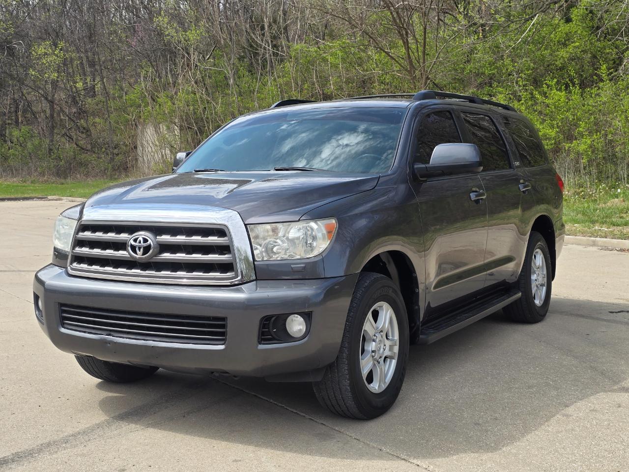 Toyota Sequoia SR5 5.7L 4WD 2016