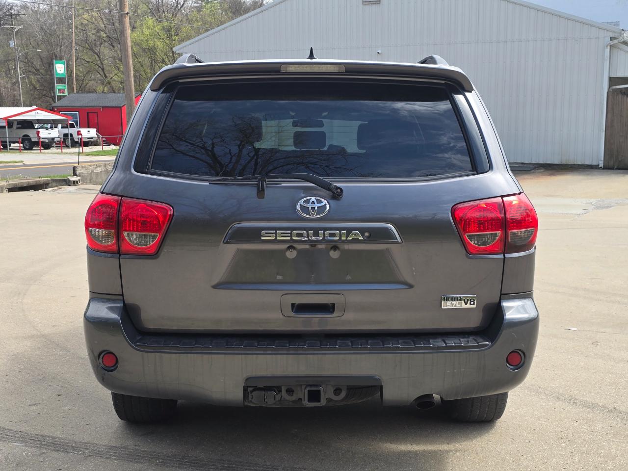 Toyota Sequoia SR5 5.7L 4WD 2016