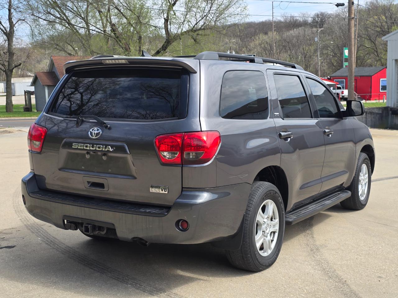 Toyota Sequoia SR5 5.7L 4WD 2016