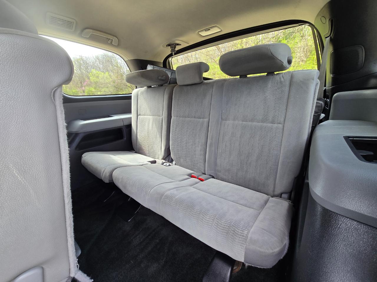 Toyota Sequoia SR5 5.7L 4WD 2016