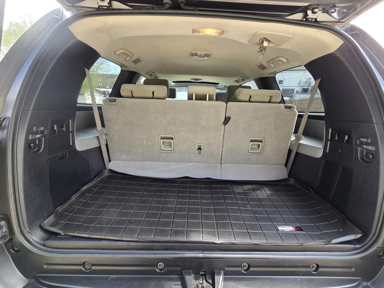 Toyota Sequoia SR5 5.7L 4WD 2016