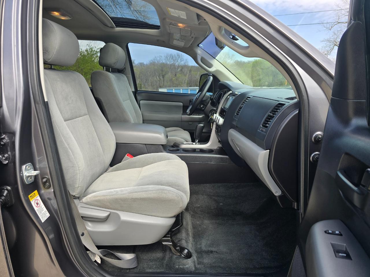 Toyota Sequoia SR5 5.7L 4WD 2016