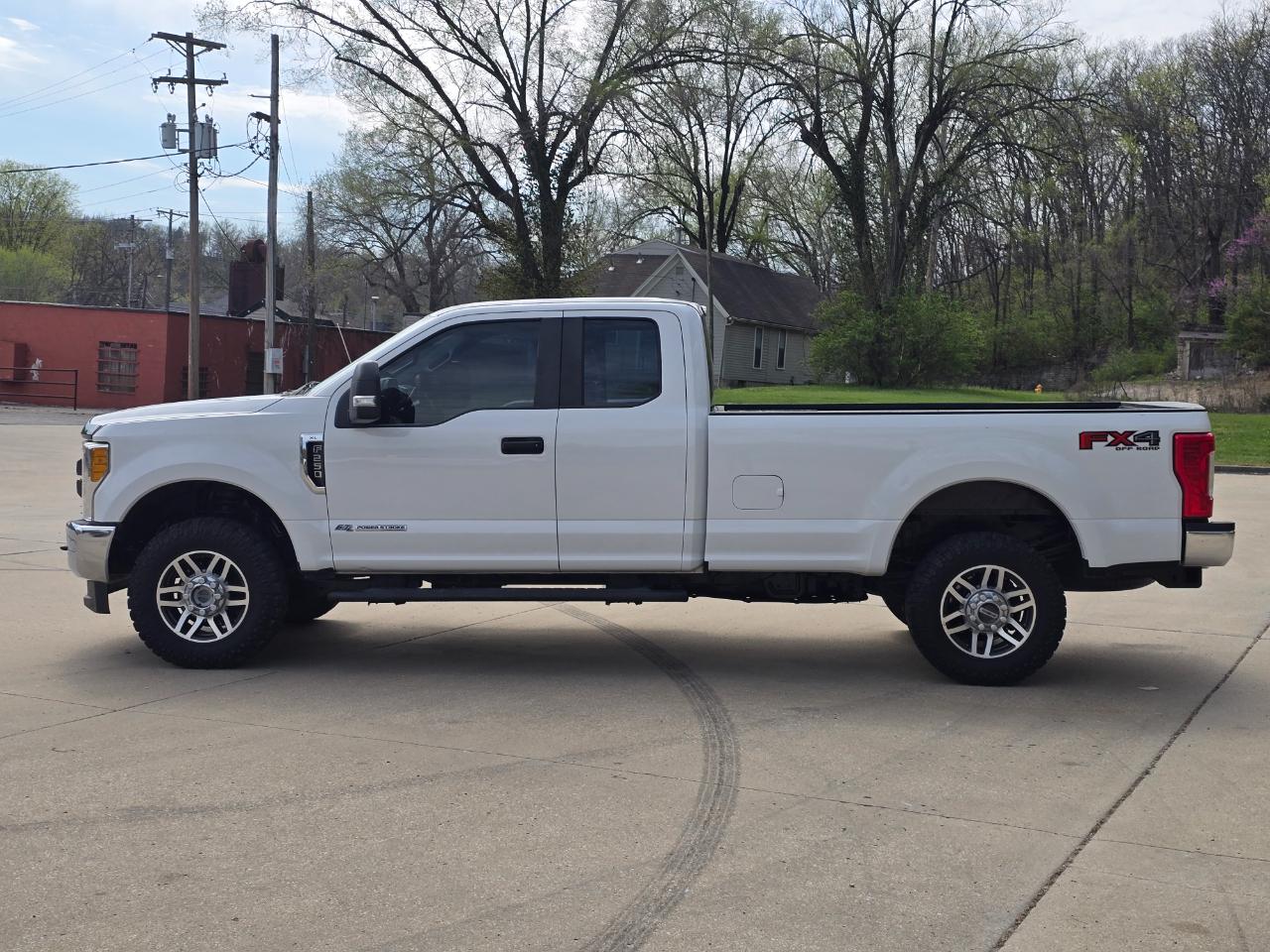 Ford F-250 SD XL SuperCab Long Bed 4WD 2017