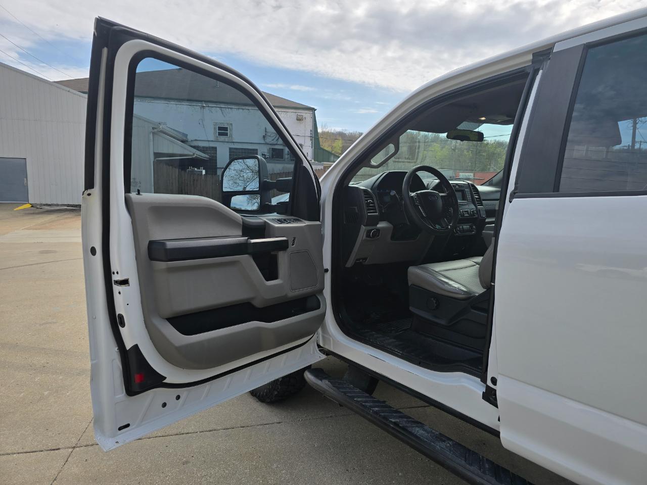 Ford F-250 SD XL SuperCab Long Bed 4WD 2017