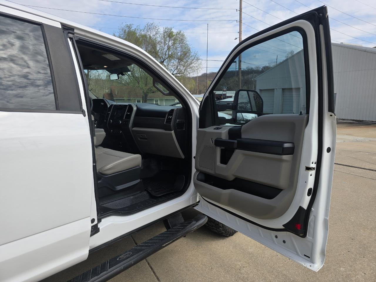 Ford F-250 SD XL SuperCab Long Bed 4WD 2017