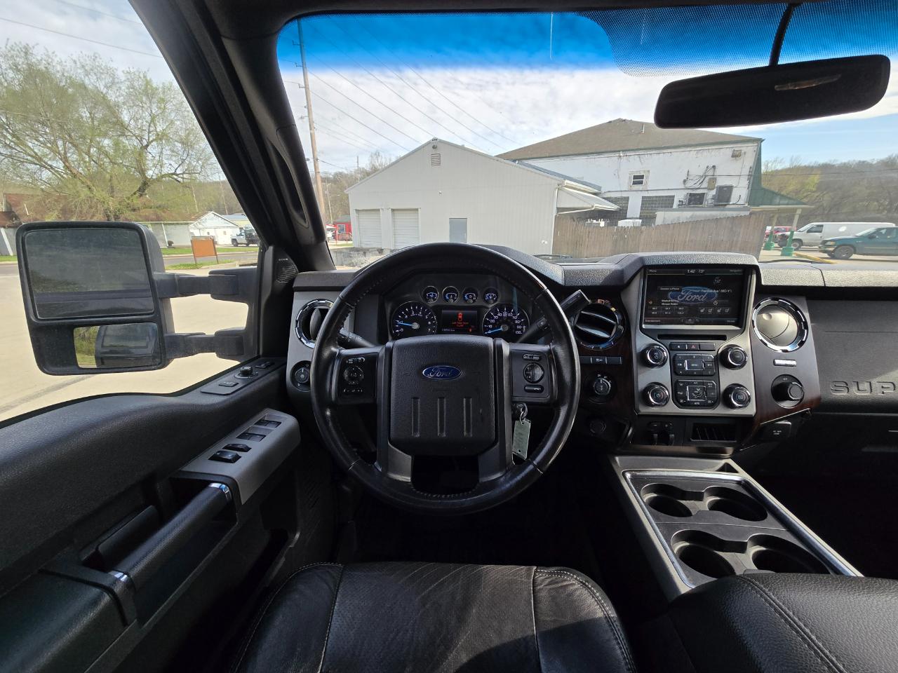 Ford F-250 SD Lariat Crew Cab 4WD 2015