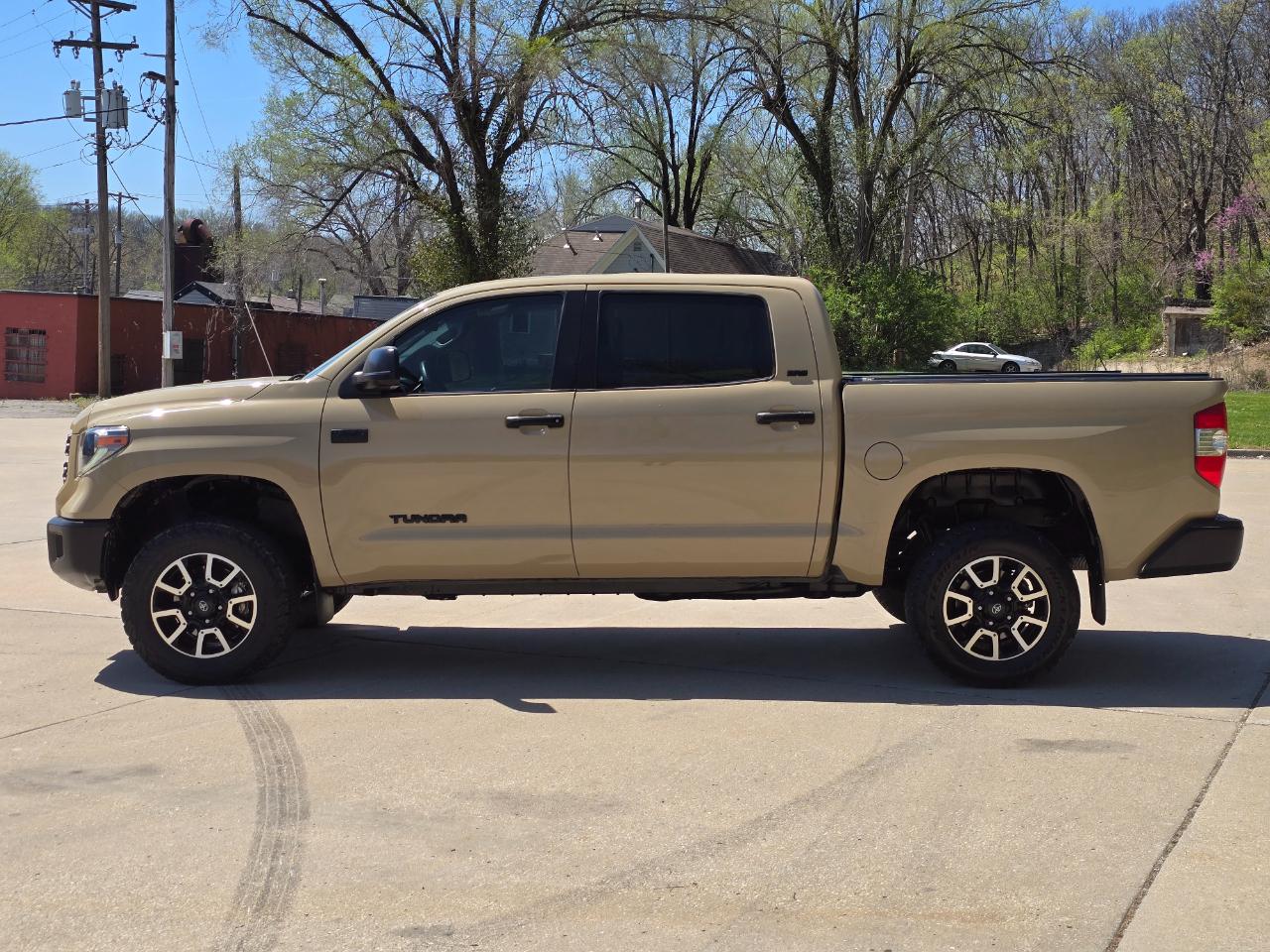 Toyota Tundra SR5 5.7L V8 CrewMax 4WD 2018