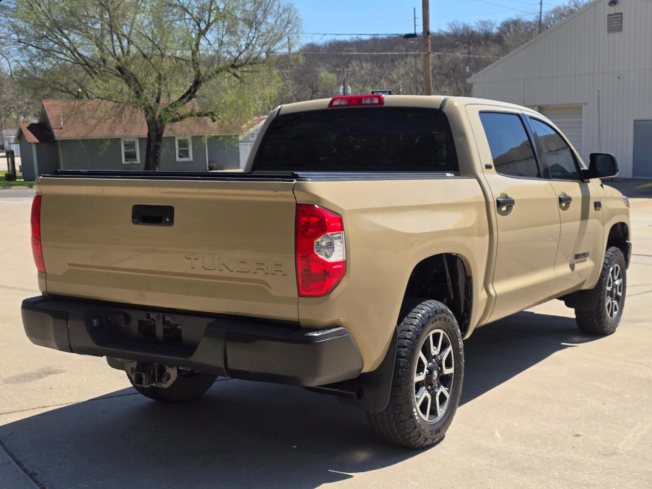 Toyota Tundra SR5 5.7L V8 CrewMax 4WD 2018