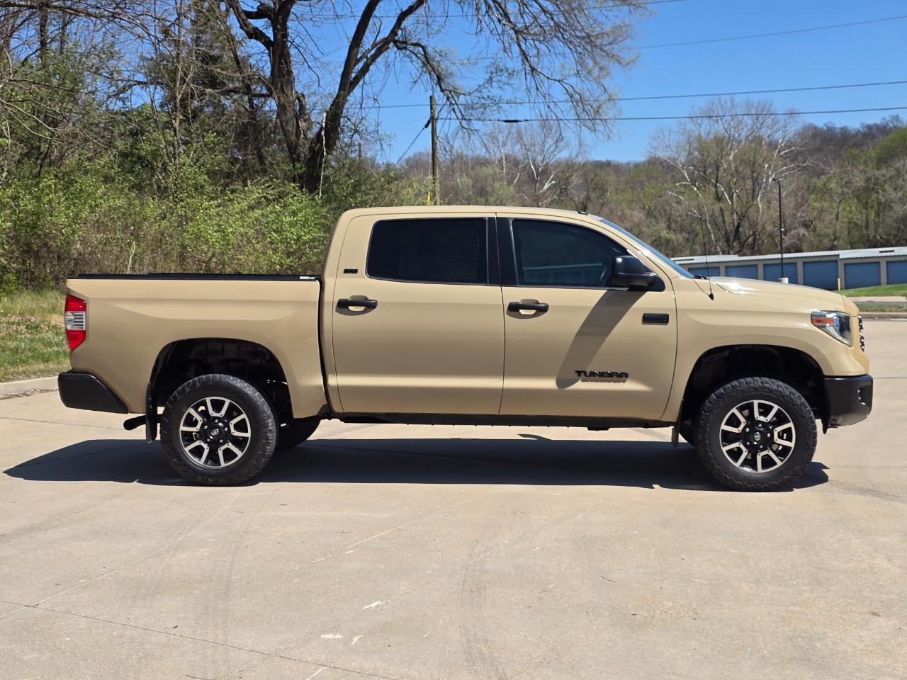 Toyota Tundra SR5 5.7L V8 CrewMax 4WD 2018