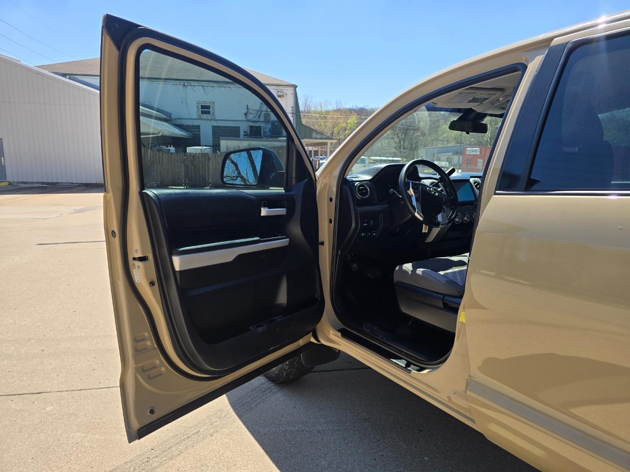 Toyota Tundra SR5 5.7L V8 CrewMax 4WD 2018