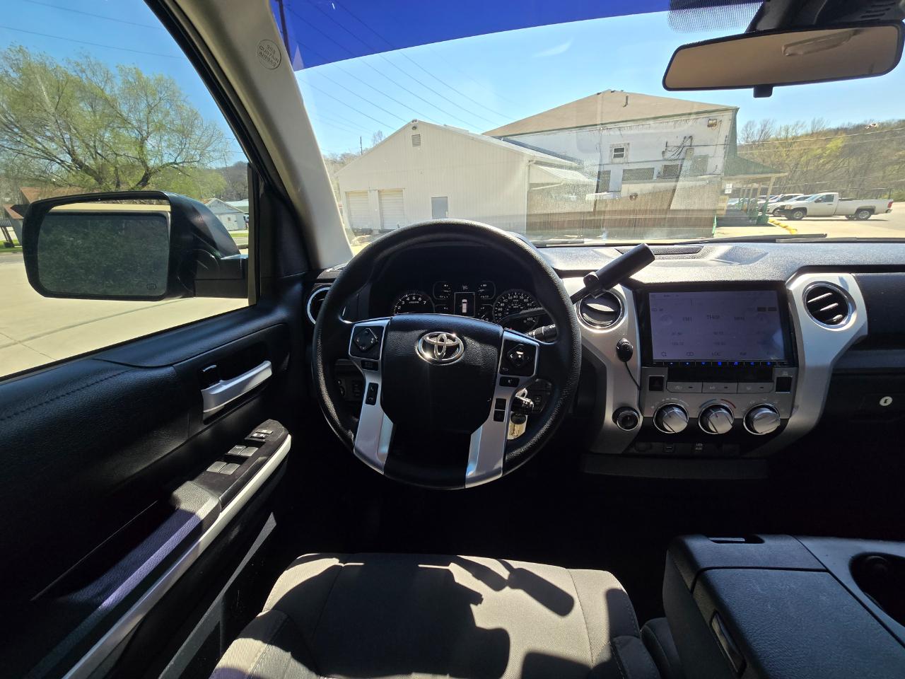 Toyota Tundra SR5 5.7L V8 CrewMax 4WD 2018