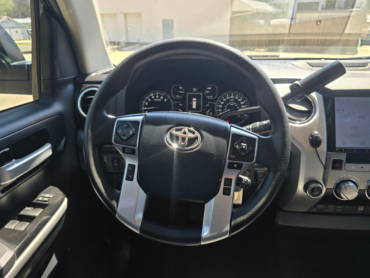 Toyota Tundra SR5 5.7L V8 CrewMax 4WD 2018