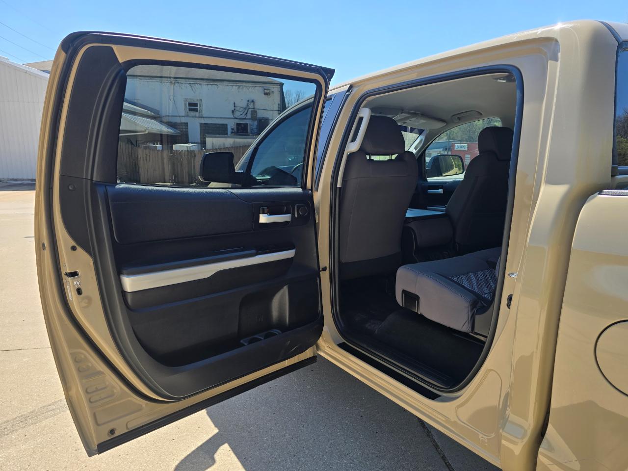 Toyota Tundra SR5 5.7L V8 CrewMax 4WD 2018