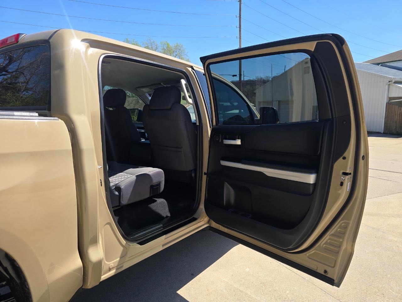 Toyota Tundra SR5 5.7L V8 CrewMax 4WD 2018