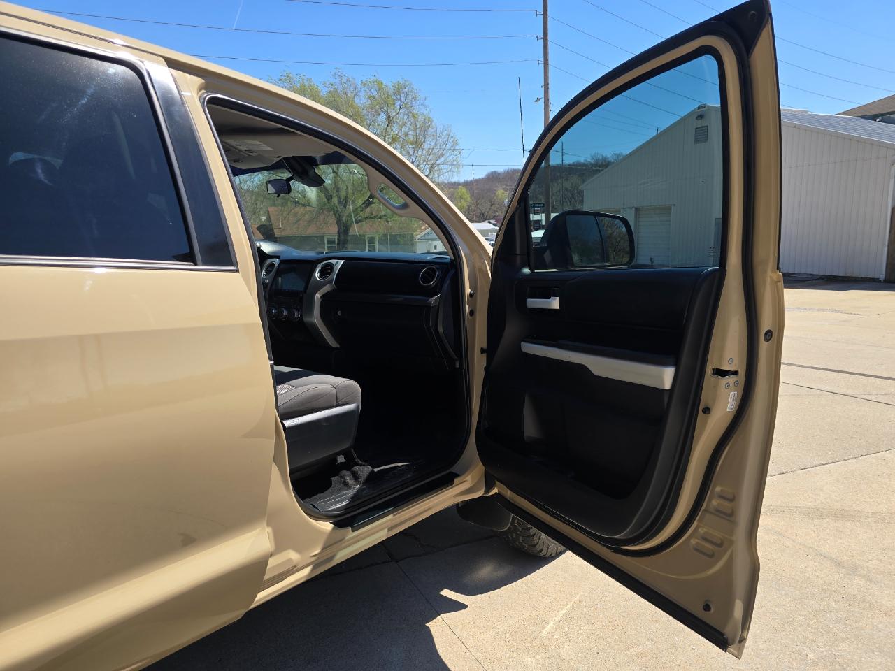 Toyota Tundra SR5 5.7L V8 CrewMax 4WD 2018