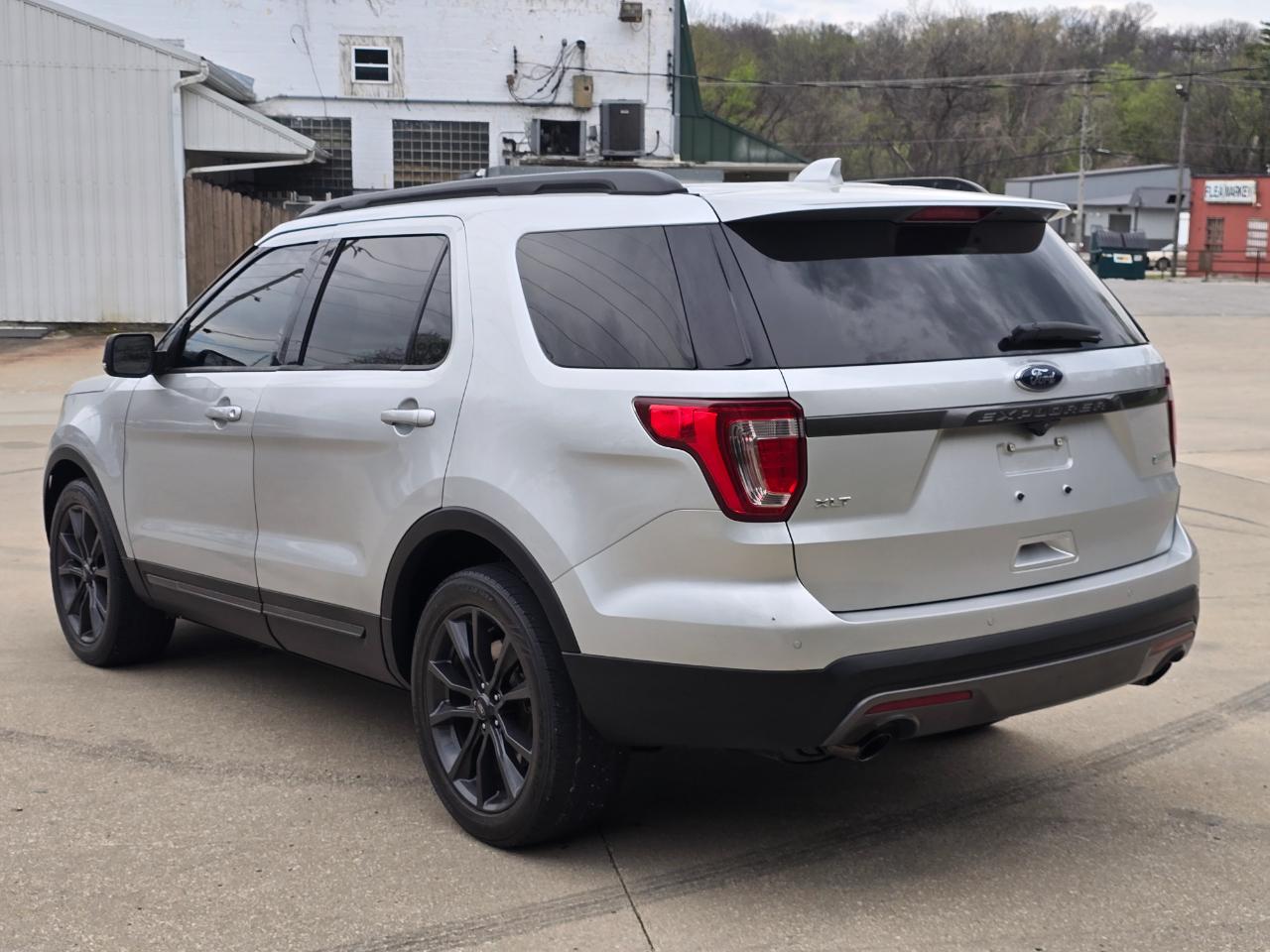 Ford Explorer XLT FWD 2017
