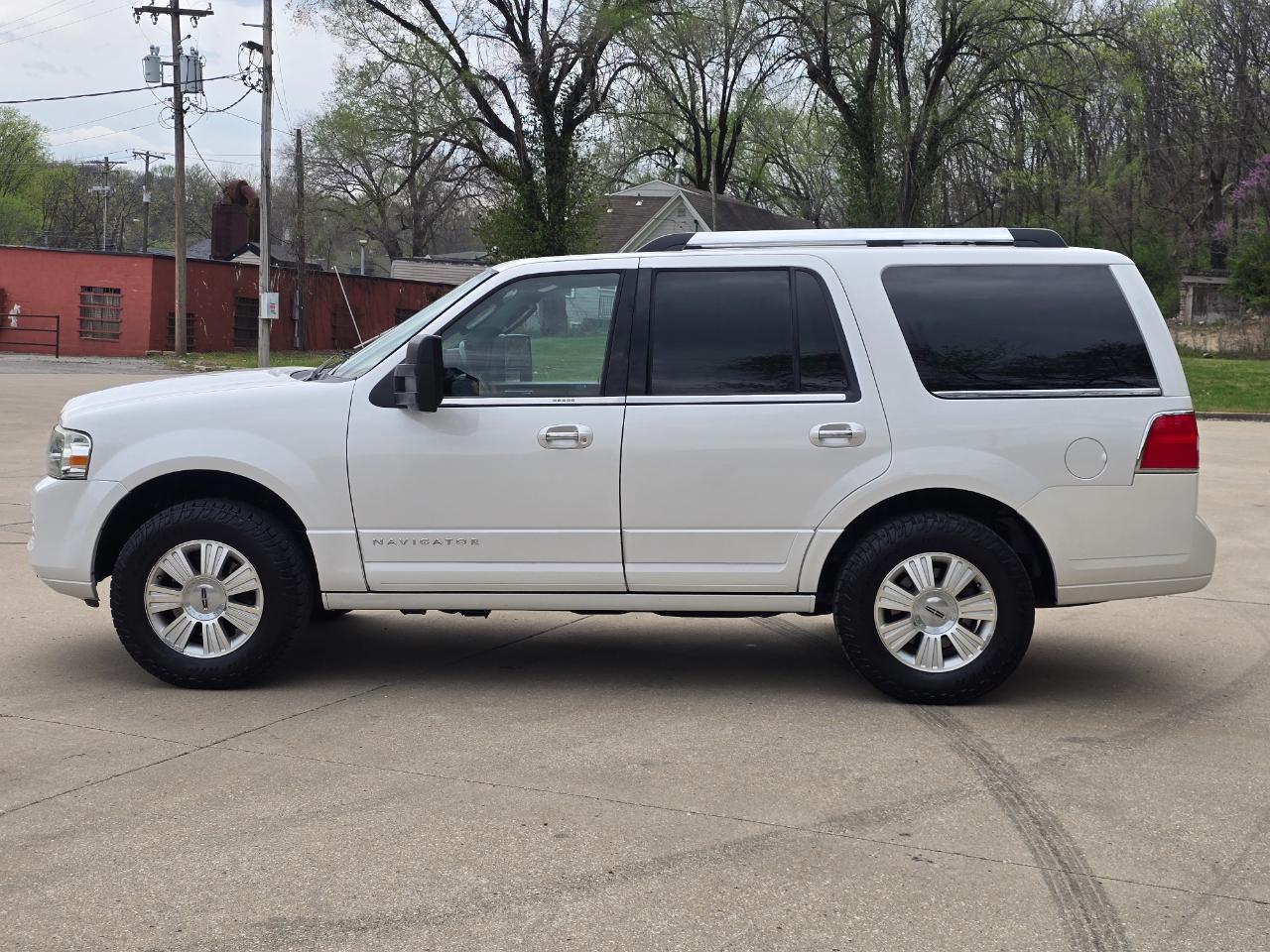 Lincoln Navigator 4WD 2011