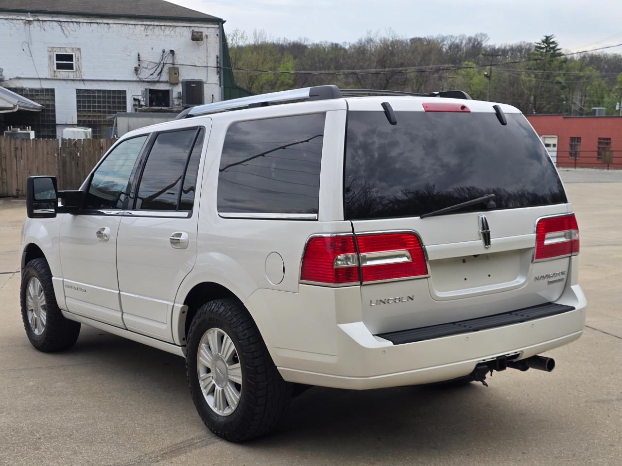Lincoln Navigator 4WD 2011