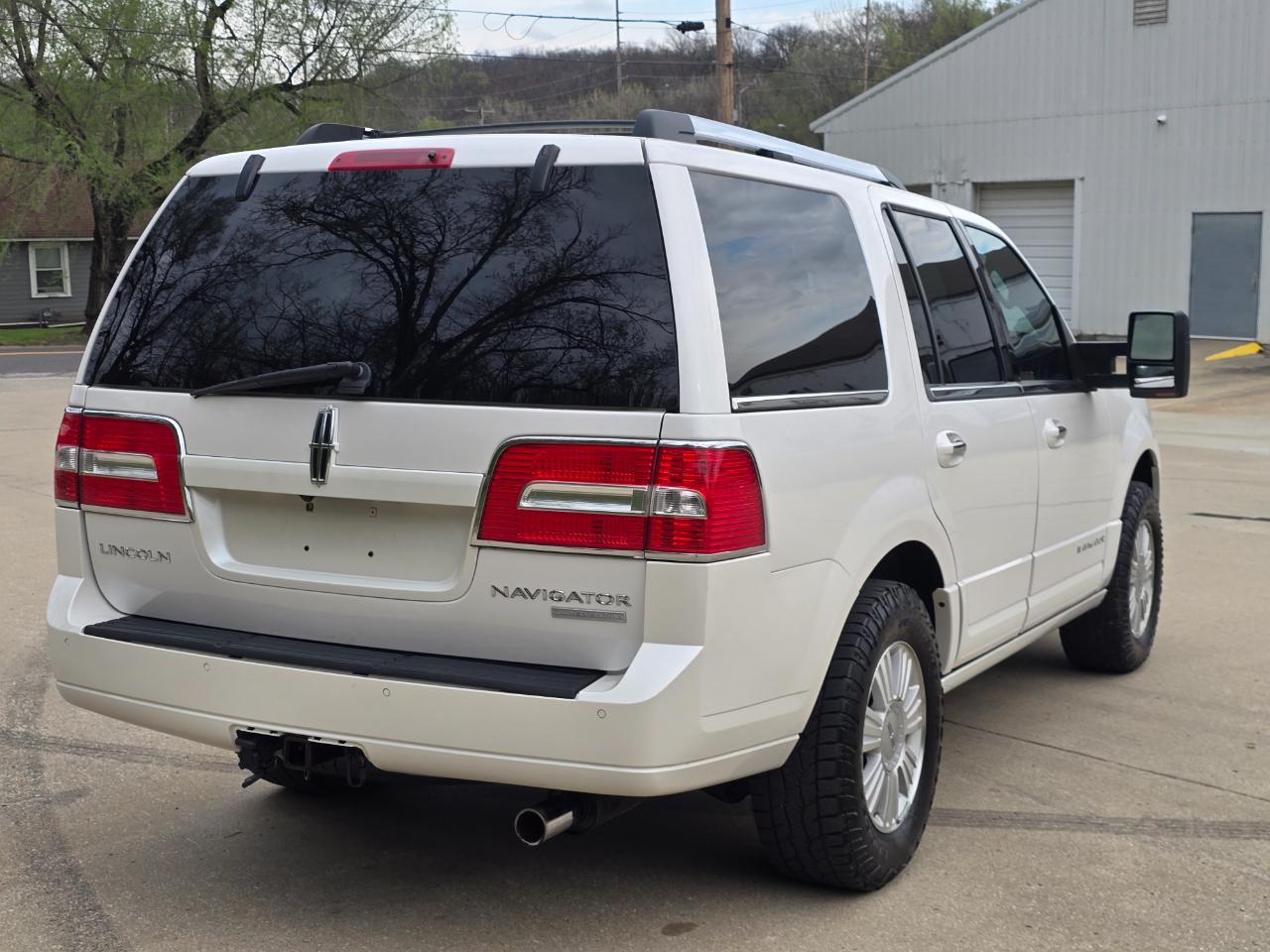 Lincoln Navigator 4WD 2011