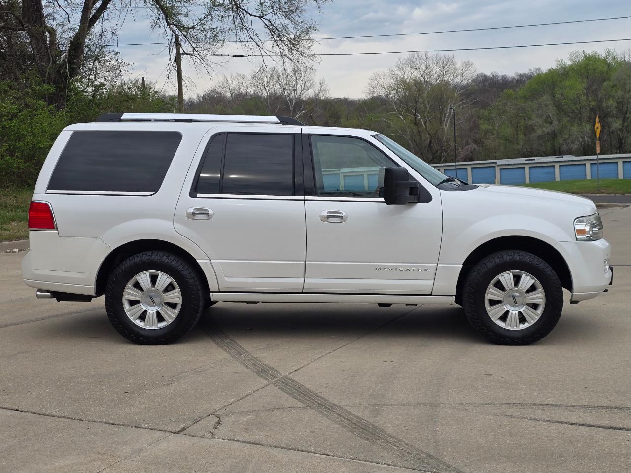 Lincoln Navigator 4WD 2011