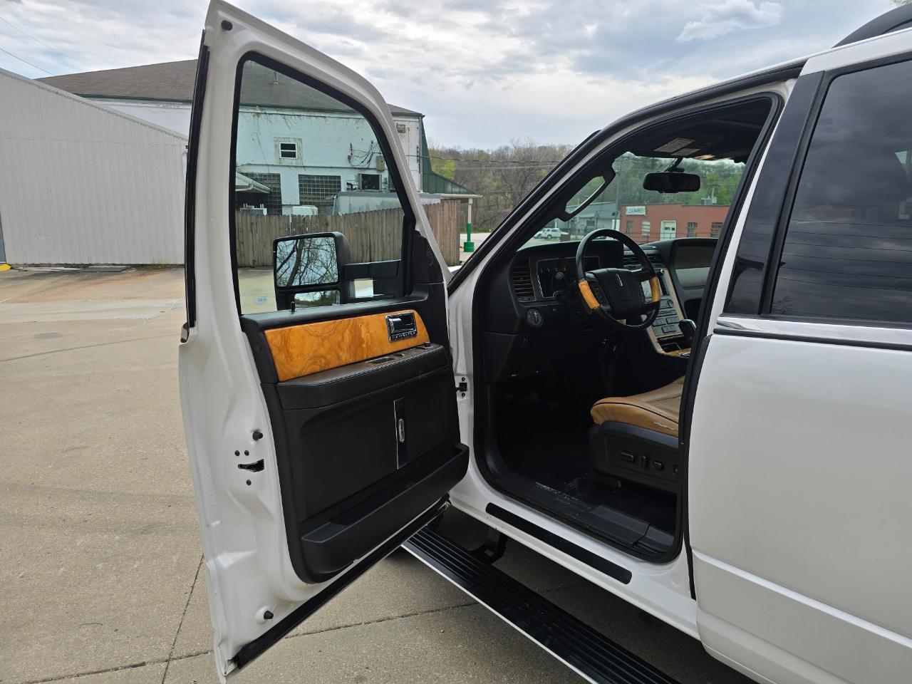 Lincoln Navigator 4WD 2011