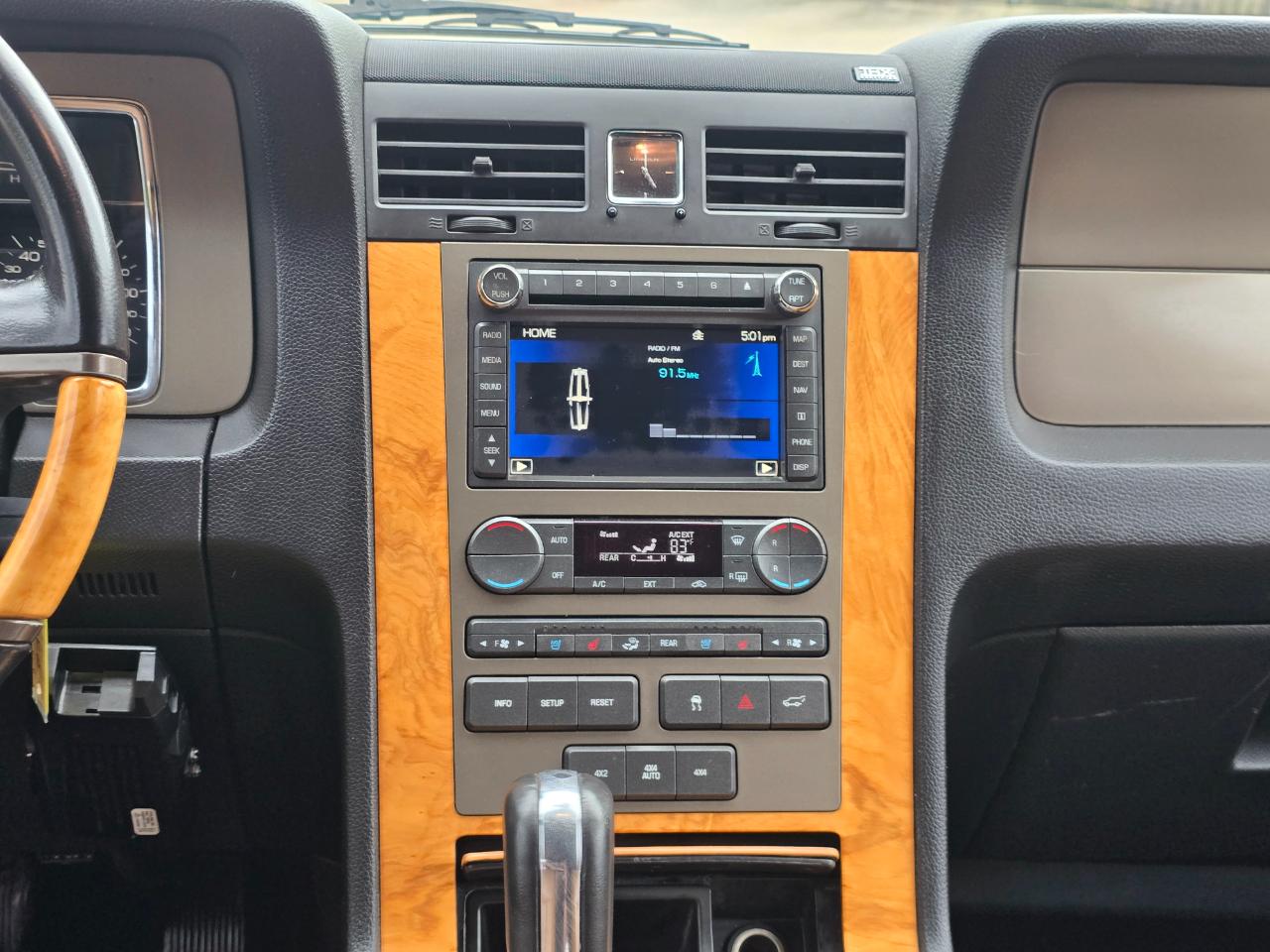 Lincoln Navigator 4WD 2011