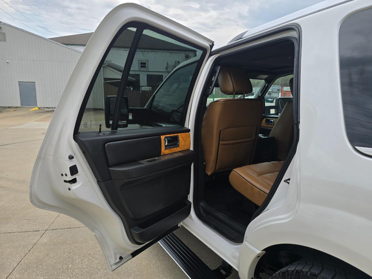 Lincoln Navigator 4WD 2011