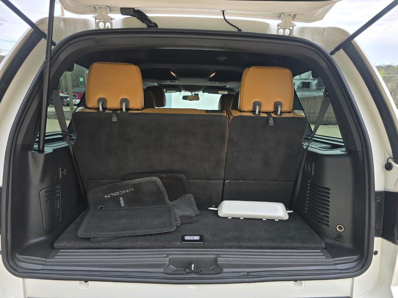 Lincoln Navigator 4WD 2011