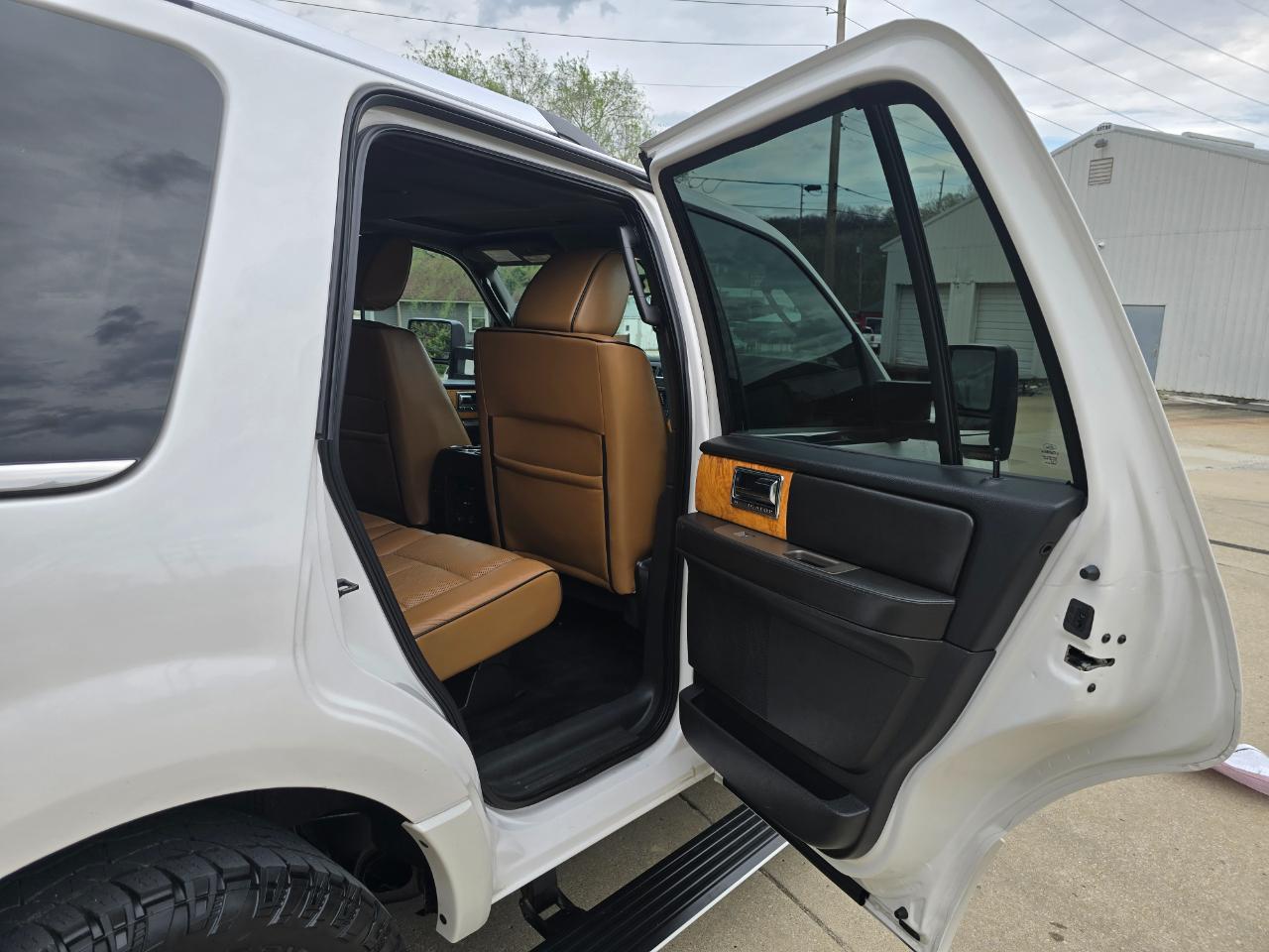 Lincoln Navigator 4WD 2011