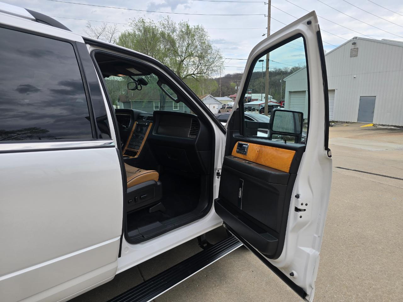Lincoln Navigator 4WD 2011