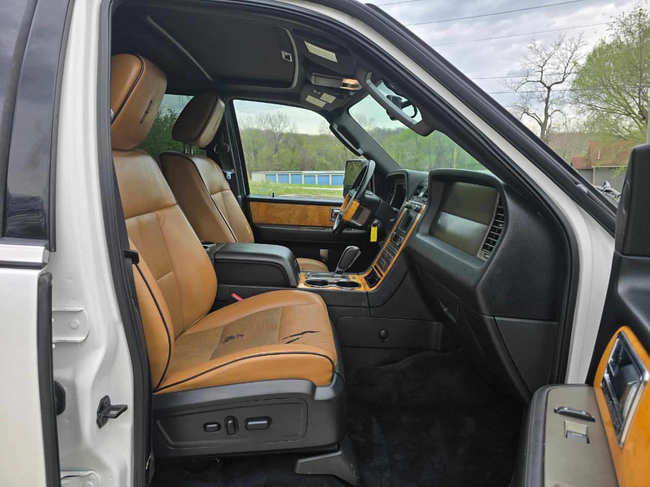 Lincoln Navigator 4WD 2011