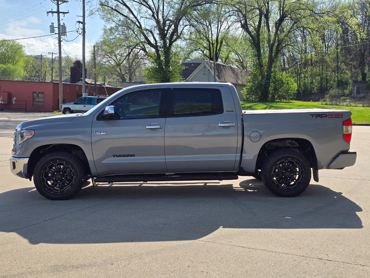 Toyota Tundra Limited 5.7L FFV CrewMax 4WD 2018