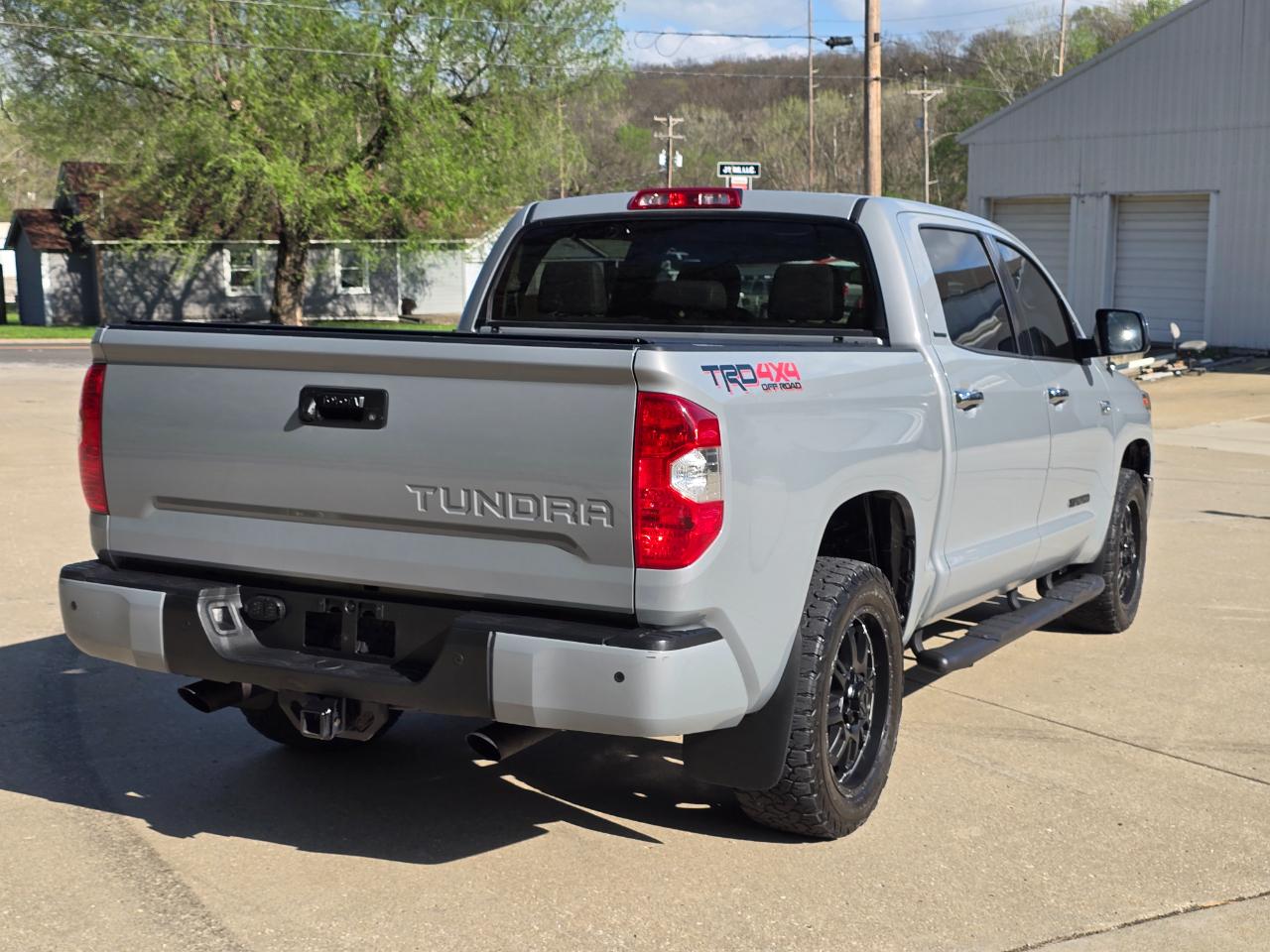 Toyota Tundra Limited 5.7L FFV CrewMax 4WD 2018