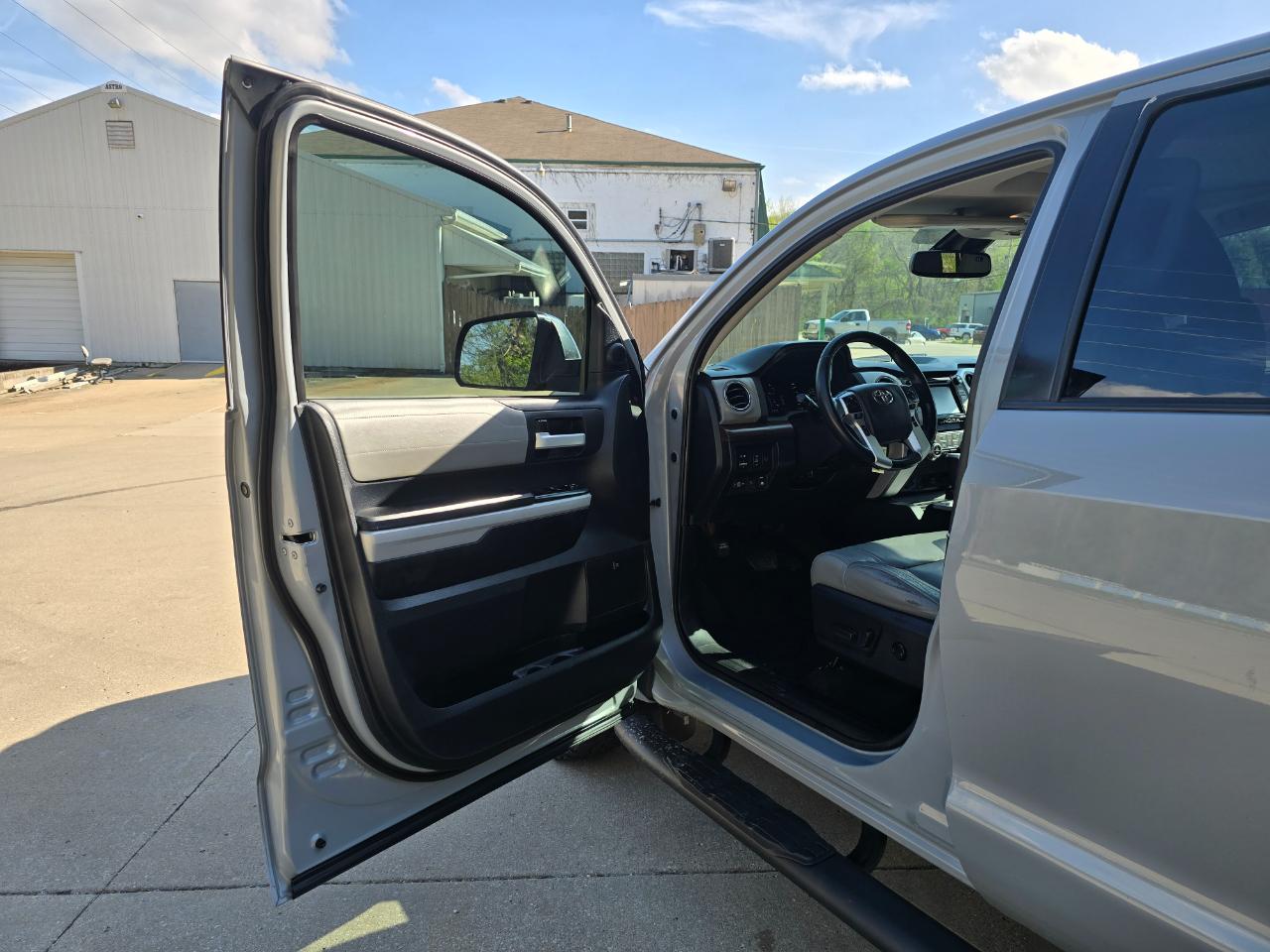 Toyota Tundra Limited 5.7L FFV CrewMax 4WD 2018