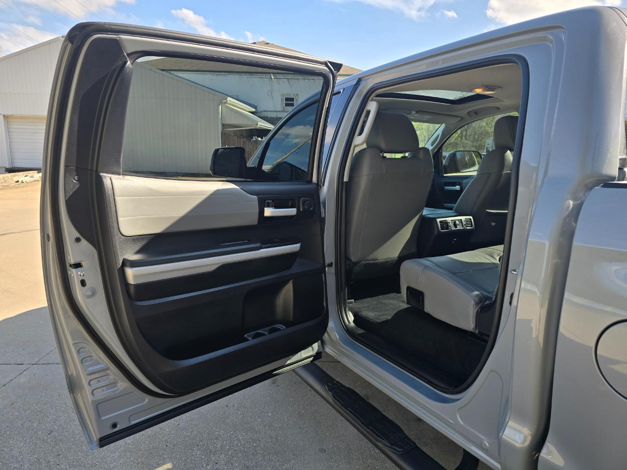 Toyota Tundra Limited 5.7L FFV CrewMax 4WD 2018