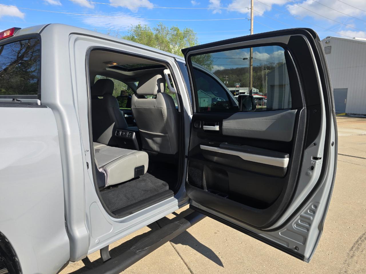 Toyota Tundra Limited 5.7L FFV CrewMax 4WD 2018